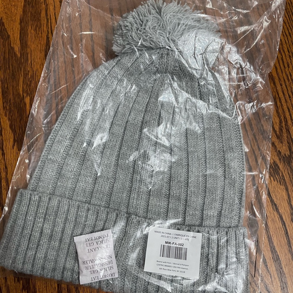 Michael Kors Gray Pom Beanie NWT - Picture 3 of 6